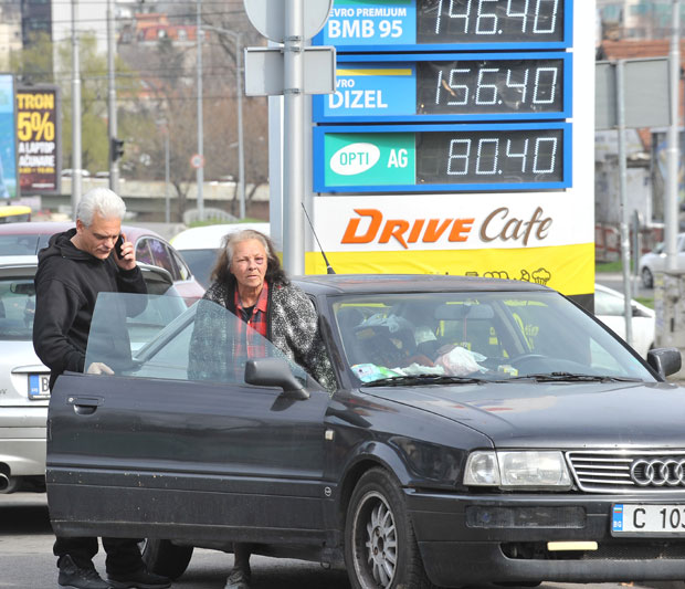 Лидија и њен син живе у аутомобилу на безинској пумпи на Аутокоманди, суров живот за оперску певачицу и балетана: Ноћи су посебно тешке”
